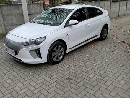 Хендай Ioniq 2017 в Бориславе на Automoto.ua Белый Хендай Ioniq, объемом двигателя 0 л и пробегом 141 тыс. км за 12000 $, фото 1 на Automoto.ua