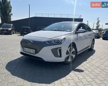 Белый Хендай Ioniq, объемом двигателя 0 л и пробегом 115 тыс. км за 12000 $, фото 1 на Automoto.ua