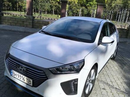 Хендай Ioniq 2017 в Одессе на Automoto.ua Белый Хендай Ioniq, объемом двигателя 1.6 л и пробегом 92 тыс. км за 12888 $, фото 1 на Automoto.ua