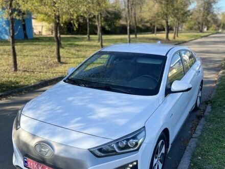 Білий Хендай Ioniq, об'ємом двигуна 0 л та пробігом 118 тис. км за 12999 $, фото 1 на Automoto.ua