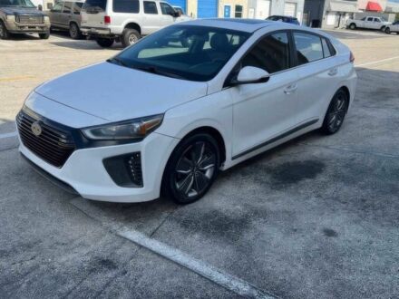 Хендай Ioniq 2017 в Ивано-Франковске на Automoto.ua Белый Хендай Ioniq, объемом двигателя 1.6 л и пробегом 54 тыс. км за 9600 $, фото 1 на Automoto.ua