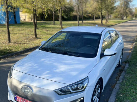 Хендай Ioniq 2017 у Кривому Розі на Automoto.ua Білий Хендай Ioniq, об'ємом двигуна 0 л та пробігом 118 тис. км за 12999 $, фото 1 на Automoto.ua