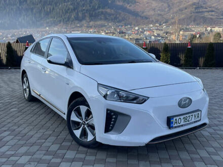 Хендай Ioniq 2017 у Ужгороді на Automoto.ua Білий Хендай Ioniq, об'ємом двигуна 0 л та пробігом 181 тис. км за 11800 $, фото 1 на Automoto.ua