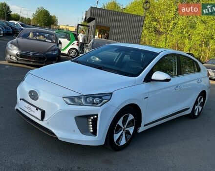 Белый Хендай Ioniq, объемом двигателя 0 л и пробегом 100 тыс. км за 12700 $, фото 1 на Automoto.ua
