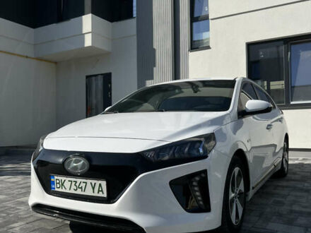 Хендай Ioniq 2017 в Ровно на Automoto.ua Белый Хендай Ioniq, объемом двигателя 0 л и пробегом 150 тыс. км за 11900 $, фото 1 на Automoto.ua