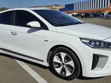 Хендай Ioniq 2017 в Кривом Роге на Automoto.ua Белый Хендай Ioniq, объемом двигателя 0 л и пробегом 69 тыс. км за 15900 $, фото 1 на Automoto.ua