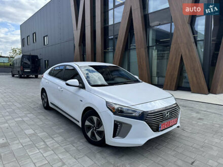 Хендай Ioniq 2017 в Луцке на Automoto.ua Белый Хендай Ioniq, объемом двигателя 1.6 л и пробегом 307 тыс. км за 12600 $, фото 1 на Automoto.ua
