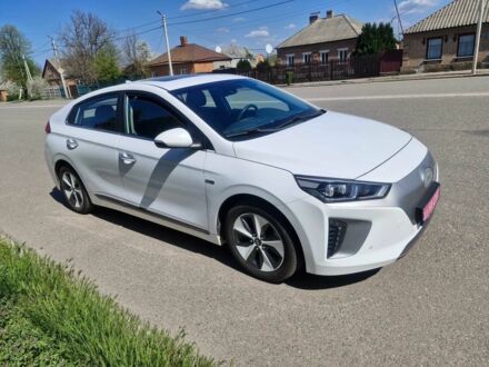 Хендай Ioniq 2017 в Кропивницком (Кировограде) на Automoto.ua Белый Хендай Ioniq, объемом двигателя 0 л и пробегом 117 тыс. км за 12900 $, фото 1 на Automoto.ua