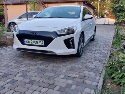 Белый Хендай Ioniq, объемом двигателя 0 л и пробегом 97 тыс. км за 13800 $, фото 1 на Automoto.ua