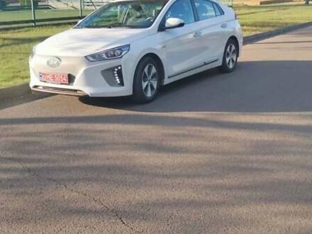 Белый Хендай Ioniq, объемом двигателя 0 л и пробегом 147 тыс. км за 13900 $, фото 1 на Automoto.ua
