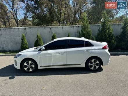 Білий Хендай Ioniq, об'ємом двигуна 0 л та пробігом 112 тис. км за 13700 $, фото 1 на Automoto.ua