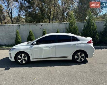 Белый Хендай Ioniq, объемом двигателя 0 л и пробегом 112 тыс. км за 13700 $, фото 1 на Automoto.ua