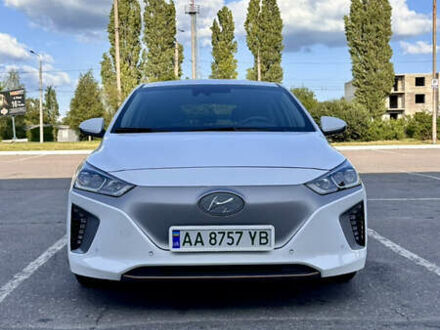 Хендай Ioniq 2018 в Кременчуге на Automoto.ua Белый Хендай Ioniq, объемом двигателя 0 л и пробегом 74 тыс. км за 16200 $, фото 1 на Automoto.ua