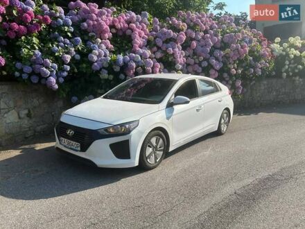 Білий Хендай Ioniq, об'ємом двигуна 1.58 л та пробігом 127 тис. км за 13900 $, фото 1 на Automoto.ua