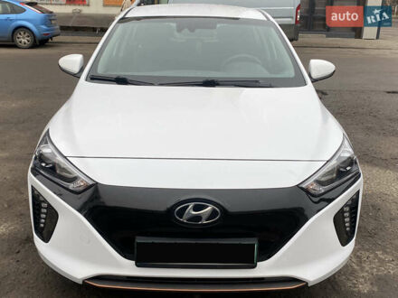 Хендай Ioniq 2018 в Ровно на Automoto.ua Белый Хендай Ioniq, объемом двигателя 0 л и пробегом 62 тыс. км за 15200 $, фото 1 на Automoto.ua