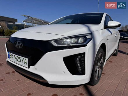 Хендай Ioniq 2018 в Сарнах на Automoto.ua Белый Хендай Ioniq, объемом двигателя 0 л и пробегом 131 тыс. км за 13000 $, фото 1 на Automoto.ua
