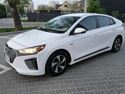 Хендай Ioniq 2018 у Борисполе на Automoto.ua Білий Хендай Ioniq, об'ємом двигуна 1.6 л та пробігом 105 тис. км за 15300 $, фото 1 на Automoto.ua