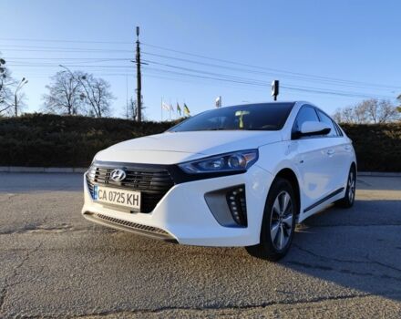 Белый Хендай Ioniq, объемом двигателя 1.6 л и пробегом 200 тыс. км за 14100 $, фото 1 на Automoto.ua