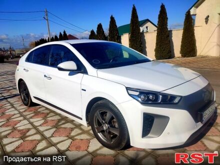 Белый Хендай Ioniq, объемом двигателя 0 л и пробегом 63 тыс. км за 17500 $, фото 1 на Automoto.ua