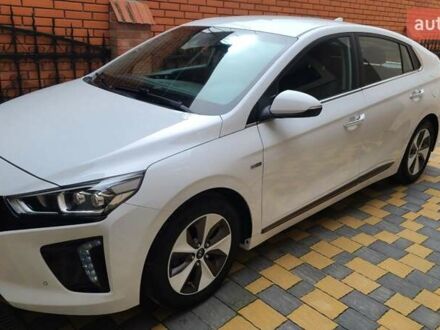 Белый Хендай Ioniq, объемом двигателя 0 л и пробегом 104 тыс. км за 13900 $, фото 1 на Automoto.ua