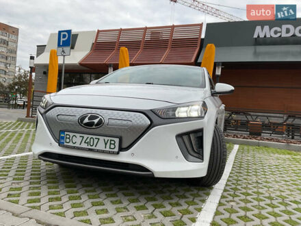 Хендай Ioniq 2019 в Львове на Automoto.ua Белый Хендай Ioniq, объемом двигателя 0 л и пробегом 130 тыс. км за 17000 $, фото 1 на Automoto.ua