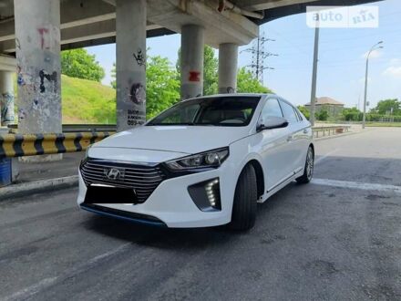 Белый Хендай Ioniq, объемом двигателя 1.58 л и пробегом 120 тыс. км за 16300 $, фото 1 на Automoto.ua