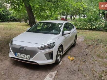 Білий Хендай Ioniq, об'ємом двигуна 0 л та пробігом 80 тис. км за 23000 $, фото 1 на Automoto.ua