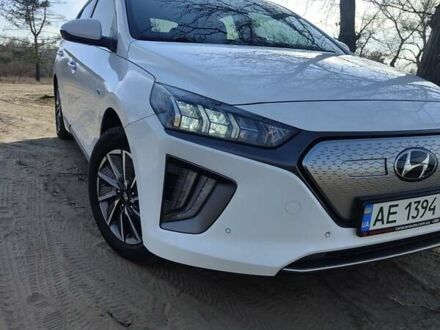 Хендай Ioniq 2019 в Днепре (Днепропетровске) на Automoto.ua Белый Хендай Ioniq, объемом двигателя 0 л и пробегом 123 тыс. км за 15400 $, фото 1 на Automoto.ua