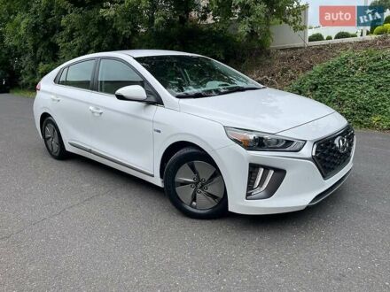 Белый Хендай Ioniq, объемом двигателя 1.58 л и пробегом 40 тыс. км за 17000 $, фото 1 на Automoto.ua
