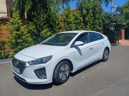 Хендай Ioniq 2021 у Одесі на Automoto.ua Білий Хендай Ioniq, об'ємом двигуна 1.6 л та пробігом 73 тис. км за 16800 $, фото 1 на Automoto.ua