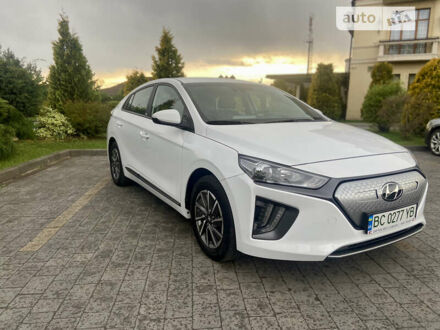 Белый Хендай Ioniq, объемом двигателя 0 л и пробегом 22 тыс. км за 18600 $, фото 1 на Automoto.ua