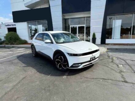 Белый Хендай Ioniq, объемом двигателя 0 л и пробегом 22 тыс. км за 14900 $, фото 1 на Automoto.ua