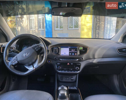 Черный Хендай Ioniq, объемом двигателя 0 л и пробегом 113 тыс. км за 13600 $, фото 9 на Automoto.ua