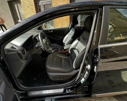 Черный Хендай Ioniq, объемом двигателя 0 л и пробегом 131 тыс. км за 14499 $, фото 20 на Automoto.ua
