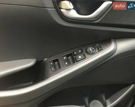 Черный Хендай Ioniq, объемом двигателя 0 л и пробегом 149 тыс. км за 11300 $, фото 12 на Automoto.ua