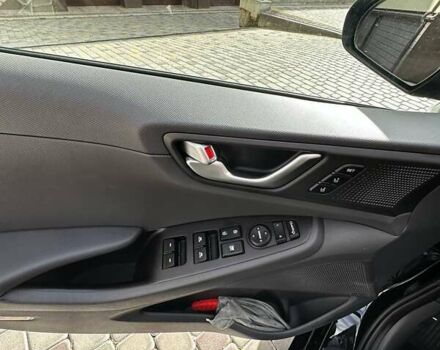 Черный Хендай Ioniq, объемом двигателя 0 л и пробегом 131 тыс. км за 14499 $, фото 18 на Automoto.ua