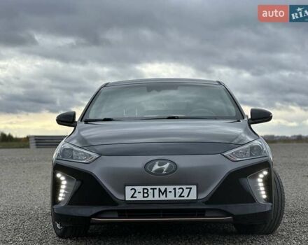 Черный Хендай Ioniq, объемом двигателя 0 л и пробегом 122 тыс. км за 11999 $, фото 3 на Automoto.ua
