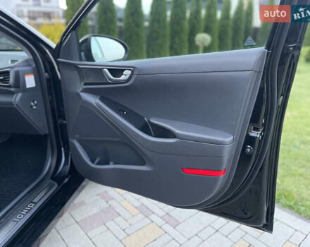 Черный Хендай Ioniq, объемом двигателя 0 л и пробегом 97 тыс. км за 12399 $, фото 52 на Automoto.ua