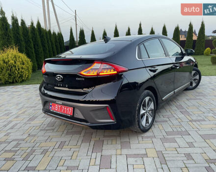 Черный Хендай Ioniq, объемом двигателя 0 л и пробегом 97 тыс. км за 12399 $, фото 19 на Automoto.ua