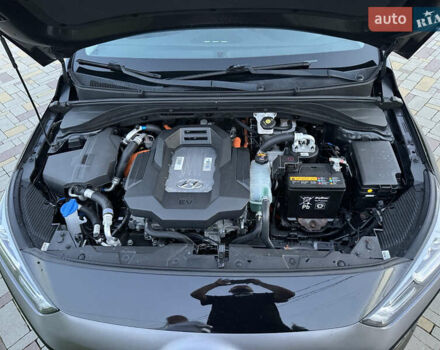 Черный Хендай Ioniq, объемом двигателя 0 л и пробегом 97 тыс. км за 12399 $, фото 60 на Automoto.ua