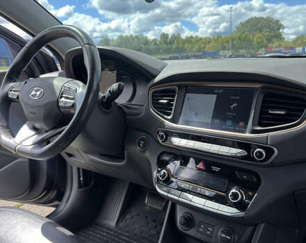 Черный Хендай Ioniq, объемом двигателя 0 л и пробегом 121 тыс. км за 12950 $, фото 22 на Automoto.ua