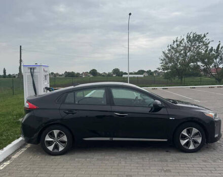 Черный Хендай Ioniq, объемом двигателя 0 л и пробегом 166 тыс. км за 12000 $, фото 3 на Automoto.ua