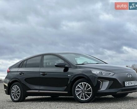 Черный Хендай Ioniq, объемом двигателя 0 л и пробегом 122 тыс. км за 11999 $, фото 7 на Automoto.ua