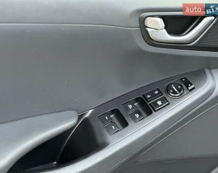 Черный Хендай Ioniq, объемом двигателя 0 л и пробегом 122 тыс. км за 11999 $, фото 47 на Automoto.ua