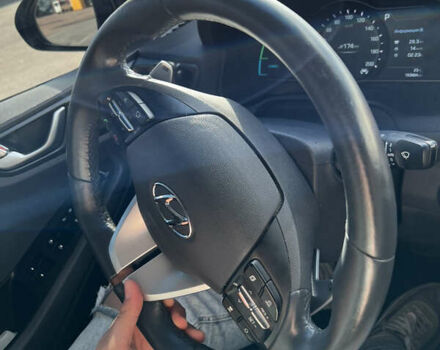 Хендай Ioniq 2017 в Житомире на Automoto.ua Черный Хендай Ioniq, объемом двигателя 0 л и пробегом 193 тыс. км за 12500 $, фото 12 на Automoto.ua