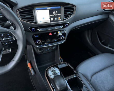 Черный Хендай Ioniq, объемом двигателя 0 л и пробегом 105 тыс. км за 12150 $, фото 21 на Automoto.ua