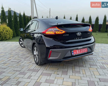 Черный Хендай Ioniq, объемом двигателя 0 л и пробегом 97 тыс. км за 12399 $, фото 29 на Automoto.ua