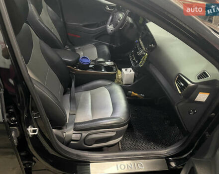 Черный Хендай Ioniq, объемом двигателя 0 л и пробегом 122 тыс. км за 13200 $, фото 12 на Automoto.ua