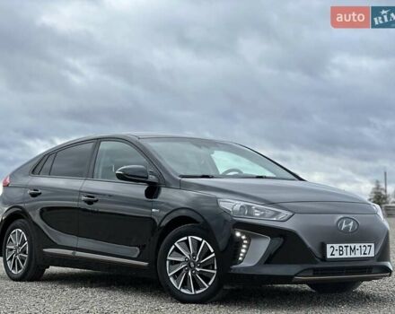 Черный Хендай Ioniq, объемом двигателя 0 л и пробегом 122 тыс. км за 11999 $, фото 5 на Automoto.ua