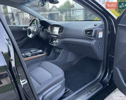 Черный Хендай Ioniq, объемом двигателя 0 л и пробегом 97 тыс. км за 12399 $, фото 46 на Automoto.ua